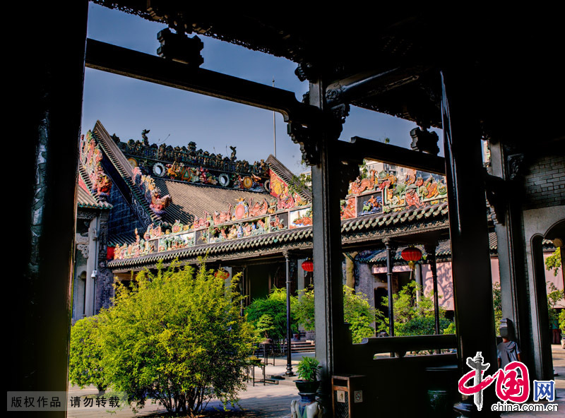 陈家祠是广东现存规模最大的清代艺术建筑。图为陈家祠一景。 中国网图片库 晨珠/摄