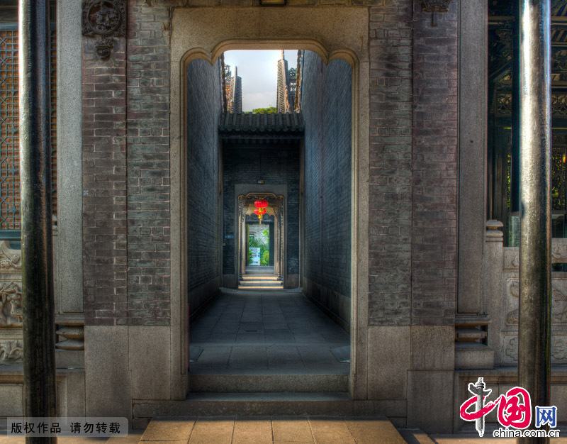 陈家祠是广东现存规模最大的清代艺术建筑。图为陈家祠一景。 中国网图片库 晨珠/摄