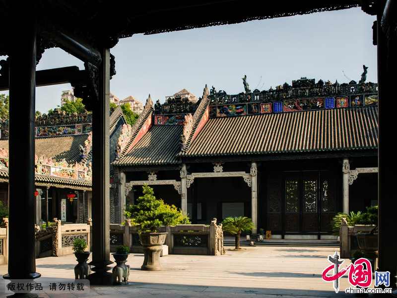 陈家祠是广东现存规模最大的清代艺术建筑。图为陈家祠一景。 中国网图片库 晨珠/摄