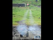 日本の自衛隊は23日、静岡県で2011年度富士総合火力演習を開始した。今回の演習で自衛隊は数多くの戦闘車輌や火砲、ヘリコプターを出動、人員約2400人が参加した。3月11日の震災以来、日本の自衛隊が実施した最大規模の実弾演習だ。