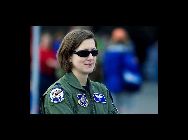 ペンタゴンの統計によると、米国空軍の女性スタッフは6万7000人に達し、全体の15％を占めることがわかった。そのうち、1000人近くの女性パイロットが戦闘機F22、高高度偵察機｢U2｣、輸送機｢C-130｣などを操縦している。また、士官のうち、女性士官は14％を占め、20年前の2％よりずっと高くなっている。 ｢中国網日本語版(チャイナネット)｣　2011年9月1日