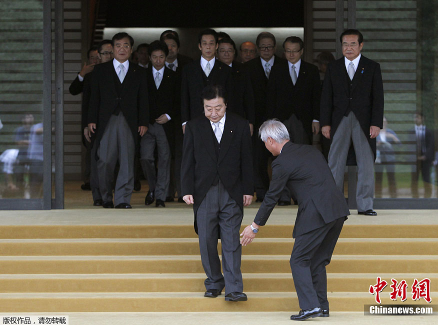 日本新内阁集体亮相