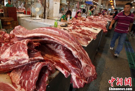 2011年9月份，全国居民消费价格总水平同比上涨6.1%。其中，食品类价格同比上涨13.4%，影响价格总水平上涨约4.05个百分点，猪肉价格上涨43.5%。资料图 中新社发 张宇 摄