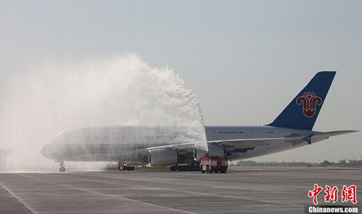 中国初となるエアバスA380機、北京に到着