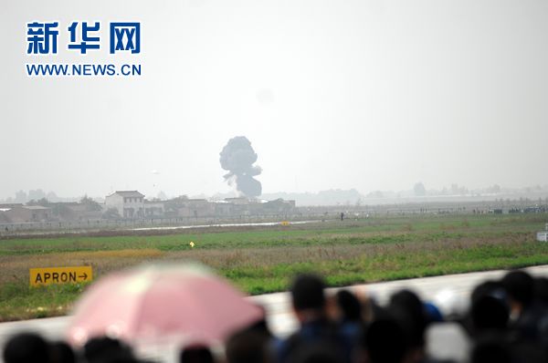 中国航空ショー墜落機飛行士の死亡が確認