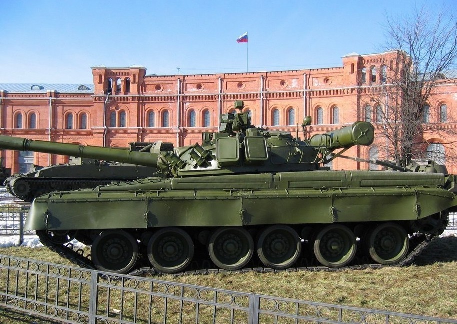 資料写真:軽戦車「T-80」