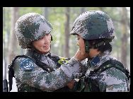 解放軍の軍事演習｢前鋒2011｣が10月28日から、済南軍区の管轄する河南省南部の大別山地域で実施されている。パラシュート兵女子偵察隊の4人が初登場し、パラシュート兵の降下を誘導、補助する訓練を行った。 ｢中国網日本語版(チャイナネット)｣　2011年11月3日