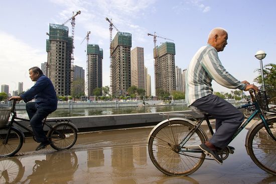中国不動産景気指数、26か月ぶり最低水準に
