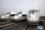 これは上海虹橋高速鉄道所に回収された、リコール後メンテナンス待ちの「上海－北京高速鉄道」CRH380BL車両である（2011年８月16日撮影）  