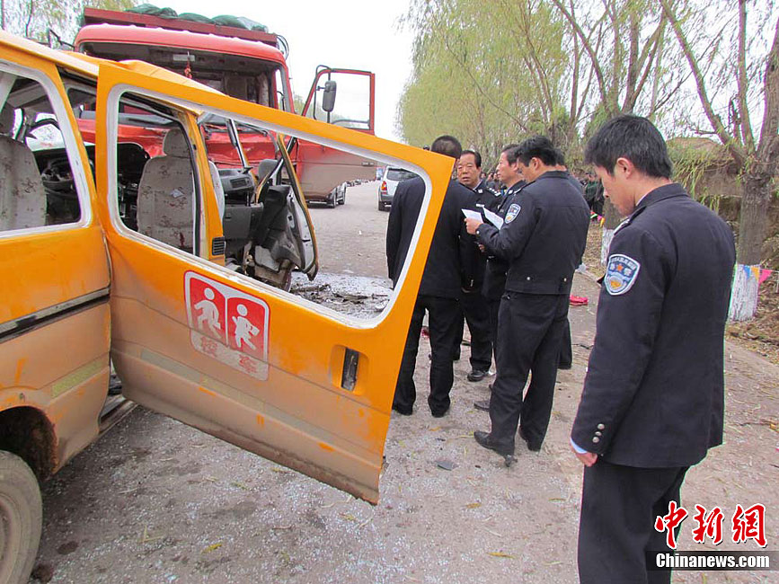 甘粛省で幼稚園バスがトラックと交通事故 人が死亡 China Org Cn