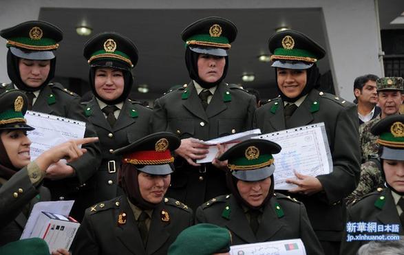 （国际）（1）阿富汗：毕业典礼上的女军官