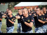 写真が語る中国の特殊兵―海軍陸戦隊の訓練記 ｢中国網日本語版(チャイナネット)｣　2011年11月29日