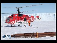 海氷上の安全輸送を確保するため、中国第28次南極科学調査隊の一部の隊員は11月30日、科学調査船｢雪竜号｣の停泊場所から、東南極プリッツ湾ラーズマン丘陵にある中国の観測基地｢南極中山基地｣までにある6つのクレバスに、溝形鋼や木板を敷いて、｢氷に浮かぶ橋｣を架けた。｢中国網日本語版(チャイナネット)｣　2011年12月2日