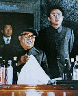 1980年、父親の金日成氏との記念写真
