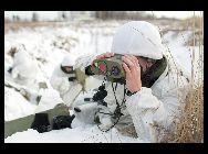 過ぎ去ったばかりのクリスマスあたりに行われた軍事演習で、ロシアの1人の兵士はサンタクロースの格好をし、ロシア軍の主力戦車｢T90A｣に乗って兵士たちに｢プレゼント｣を配った。またサンタクロースは、演習に参加した兵士と記念撮影をした。  ｢中国網日本語版(チャイナネット)｣　2012年1月10日  