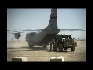 米空軍の最新鋭戦術輸送機アレーニアC-27Jスパルタン(Alenia C-27J Spartan)がアフガニスタン駐留米軍に配備された。短距離離着陸能力を備え、悪地地形に順応できるこの輸送機は、アフガニスタンの辺鄙な地域にある米軍部隊への給養物資や人員の輸送を担当している。  ｢中国網日本語版(チャイナネット)｣　2012年2月14日 