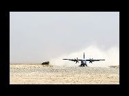 米空軍の最新鋭戦術輸送機アレーニアC-27Jスパルタン(Alenia C-27J Spartan)がアフガニスタン駐留米軍に配備された。短距離離着陸能力を備え、悪地地形に順応できるこの輸送機は、アフガニスタンの辺鄙な地域にある米軍部隊への給養物資や人員の輸送を担当している。  ｢中国網日本語版(チャイナネット)｣　2012年2月14日 