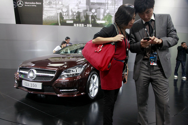 超高級車が中国で販売合戦　ベンツも25％割引