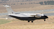 先進的な複合材を使用した貨物輸送能力を実証するための実験用の双発輸送機X-55A  
