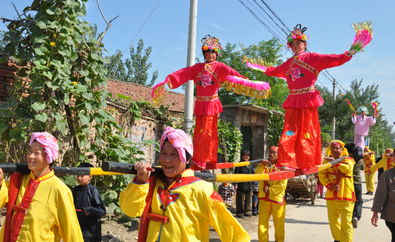 古い民間舞踊を大切にする山東省鄆城県