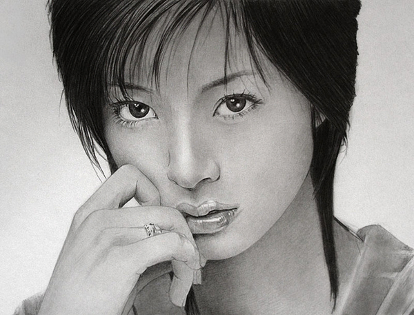 来自伦敦的韩国女孩Ken Lee用铅笔创作出了下面这组十分逼真生动的人物素描。