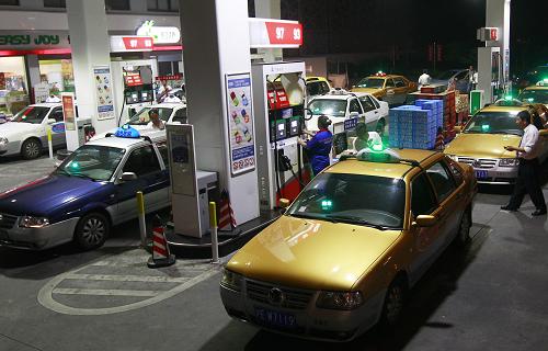 中国、精製油製品油価格を大幅引き上げ