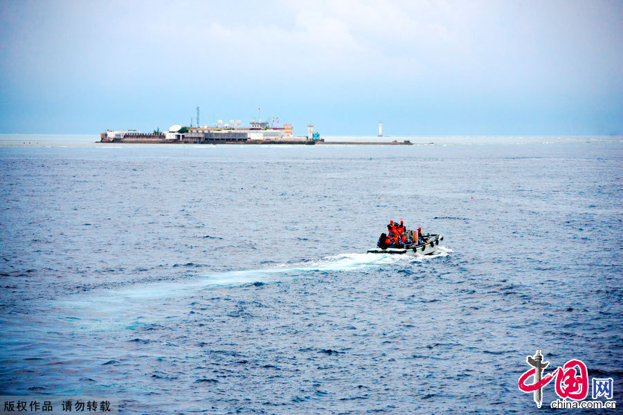 小快艇的前进方向，便是目的地--永署礁。中国网图片库 晨珠/摄
