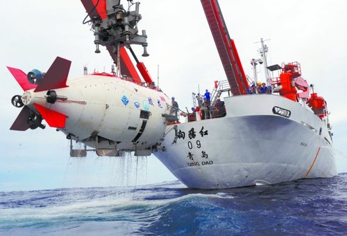 「蛟龍号」、7000メートル級潜水テストに成功