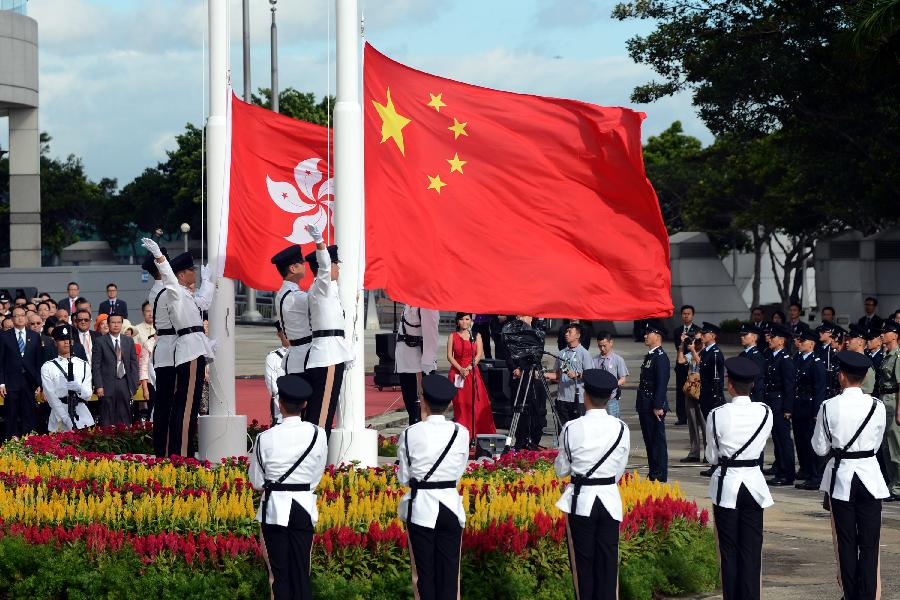 香港返還15周年　香港金紫荊広場で国旗掲揚式