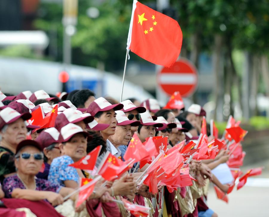 （香港回归十五周年）香港特区举行升旗仪式庆祝回归十五周年