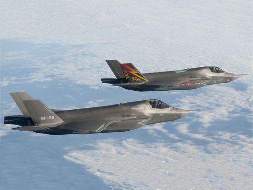 日本与美国签约购买4架F-35战机 2016年前交付