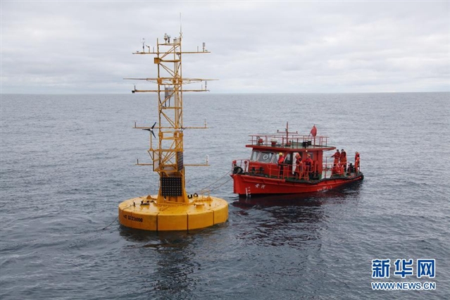 中国の北極観測隊が大型海洋観測ブイを設置