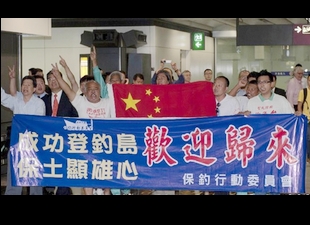 日本に不法拘束された中国公民7人が香港に到着