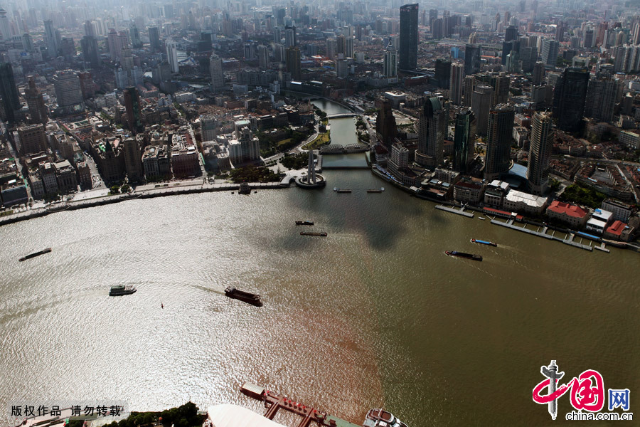 上海城市建筑。图为黄浦江及沿岸建筑。中国网图片库 游兵摄影