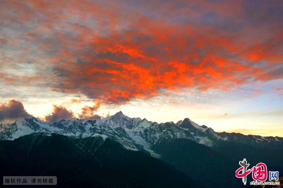 神圣庄严的梅里雪山 中国网图片库 苏利摄影