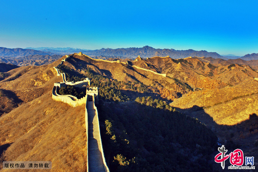 夕阳下的金山岭长城。中国网图片库 刘歆摄
