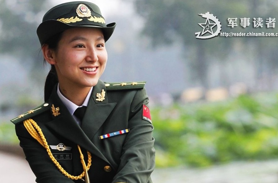 軍営に咲く花 美しい女性士官の写真集_中国網_日本語