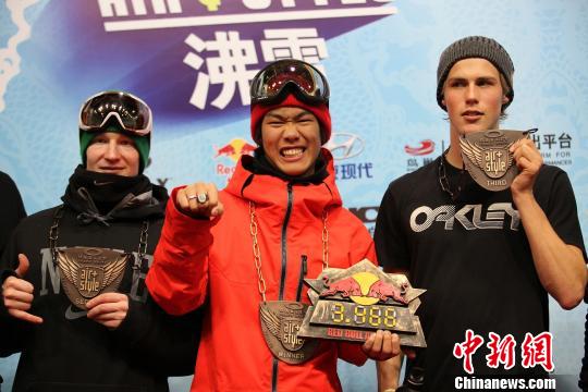 スノーボード「Air＆Style北京2012」で16歳の日本人選手が優勝