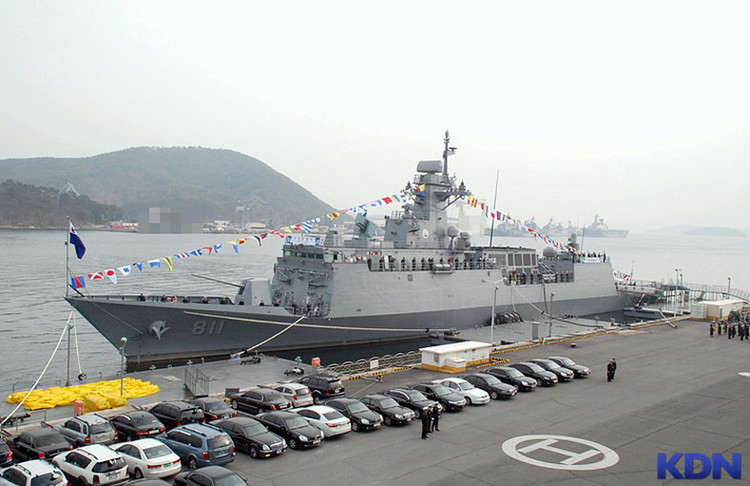 韩国国产仁川级导弹护卫舰首舰正式服役