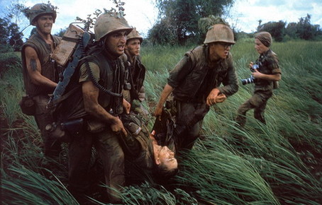 鲜血、伤逝、恐惧 美战地摄影师揭示残酷越战（图）