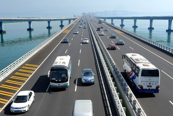 大青島一体化をバックアップする道路網の建設