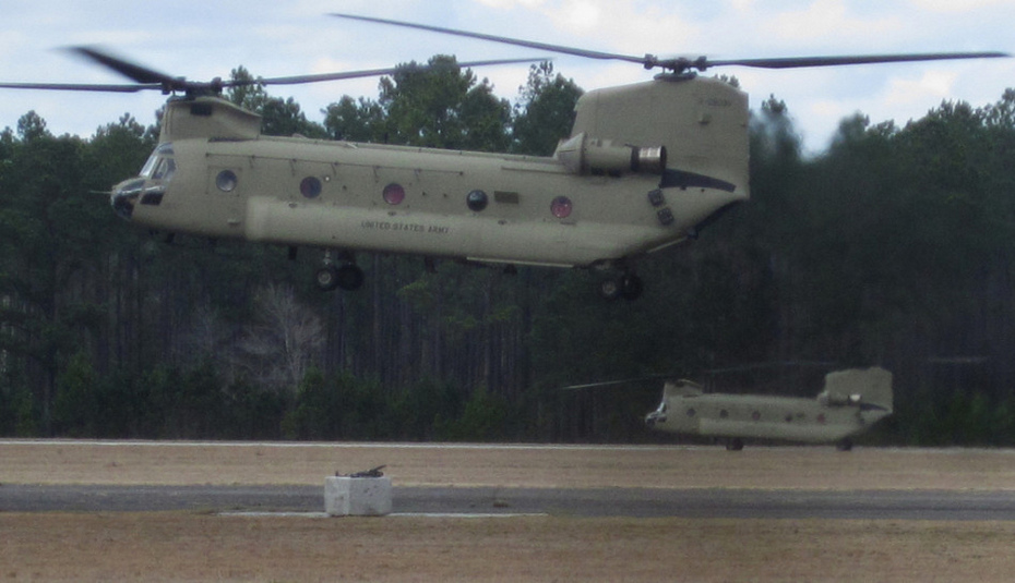 米空軍の新たな切り札　CH-47Fチヌーク輸送ヘリが就役
