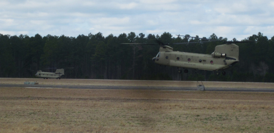 米空軍の新たな切り札　CH-47Fチヌーク輸送ヘリが就役