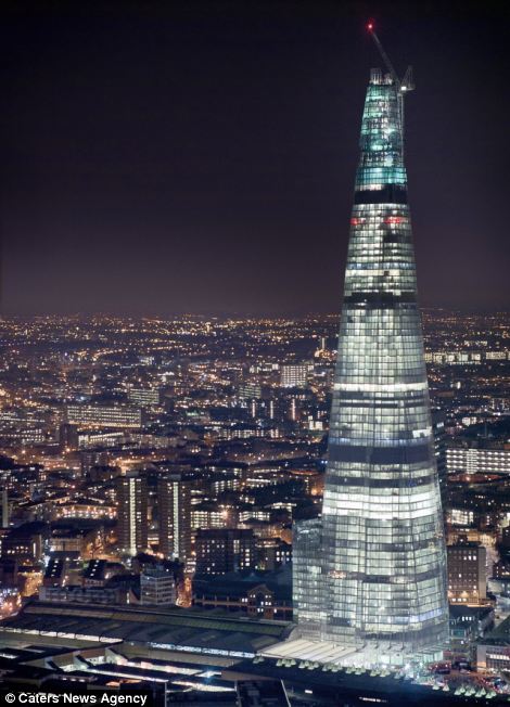 ビルの上からロンドンの夜景を独り占め