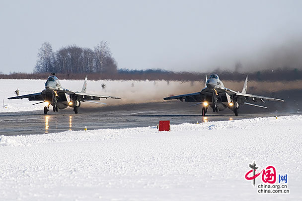 写真集:最新型Ｍig-29SMT戦闘機のミサイル搭載