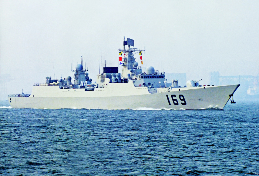 辽宁号绝非训练舰 中国将组建首个航母作战群