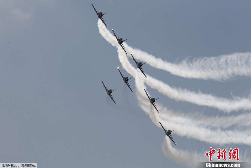タイ空軍創立101周年 バンコクで航空ショー開催