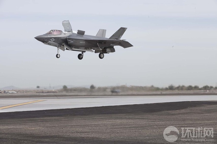 世界初のF-35作戦中隊、垂直離着陸訓練を実施