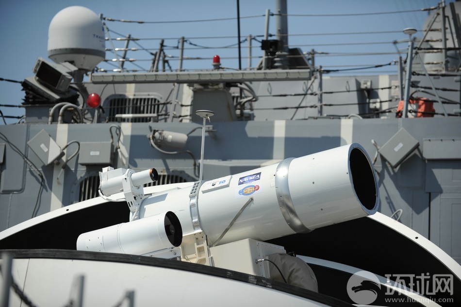 米海軍、艦載レーザー砲のテストに成功　中国のミサイルに対応可能