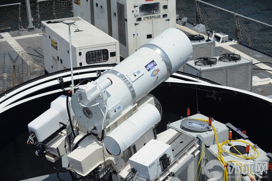 米海軍、艦載レーザー砲のテストに成功　中国のミサイルに対応可能